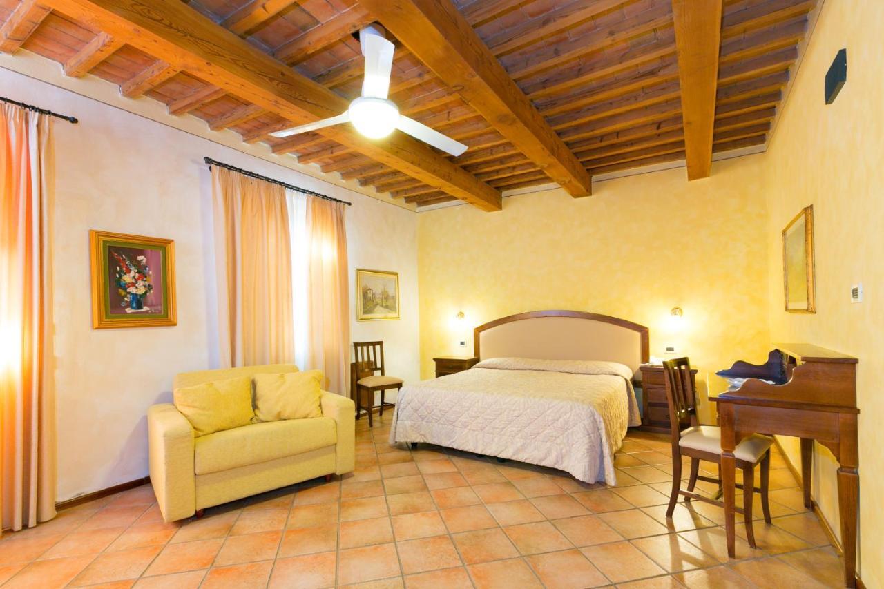 Agrihotel Elisabetta Collemezzano Exterior photo