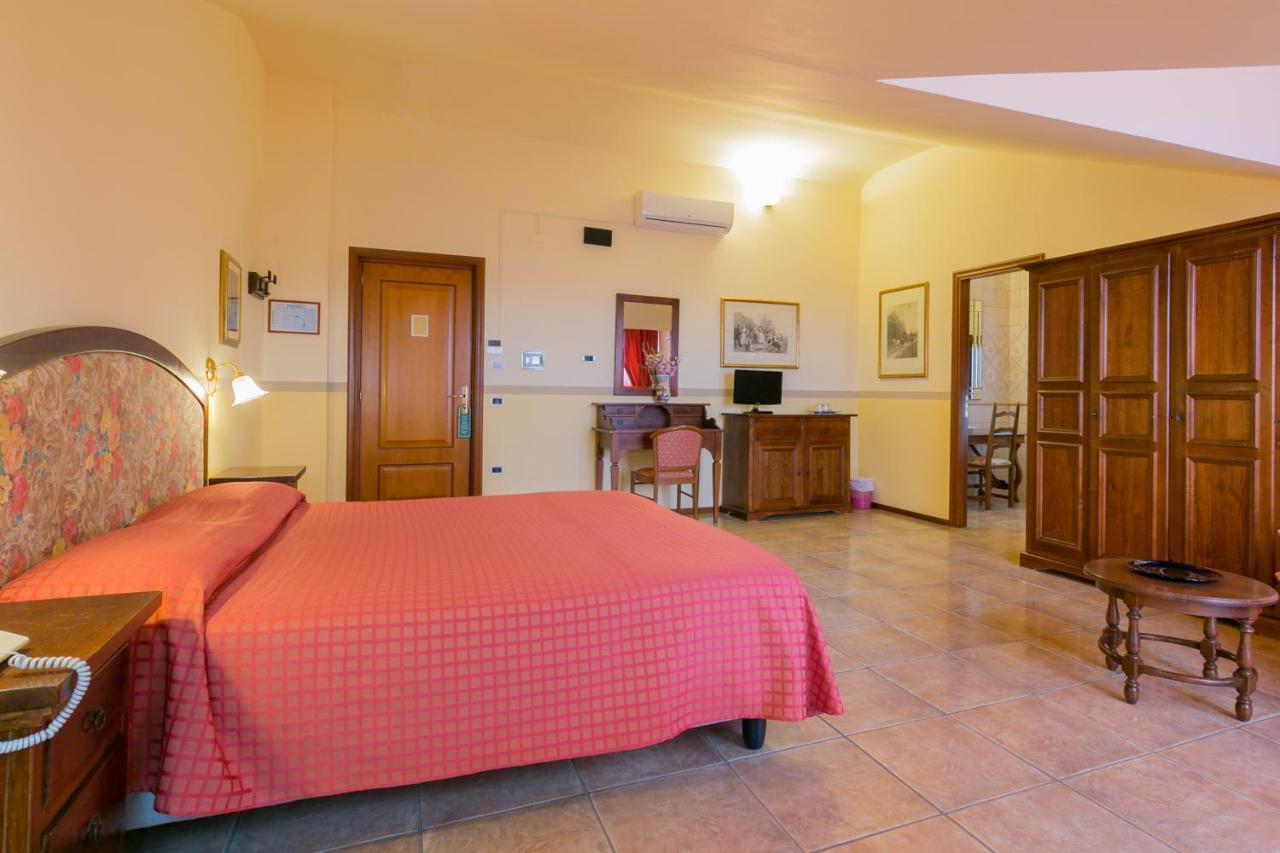 Agrihotel Elisabetta Collemezzano Exterior photo